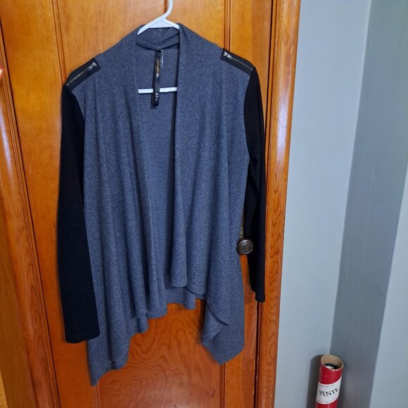 Renee C sweater/jacket size medium gray grey black - Picture 1 of 4